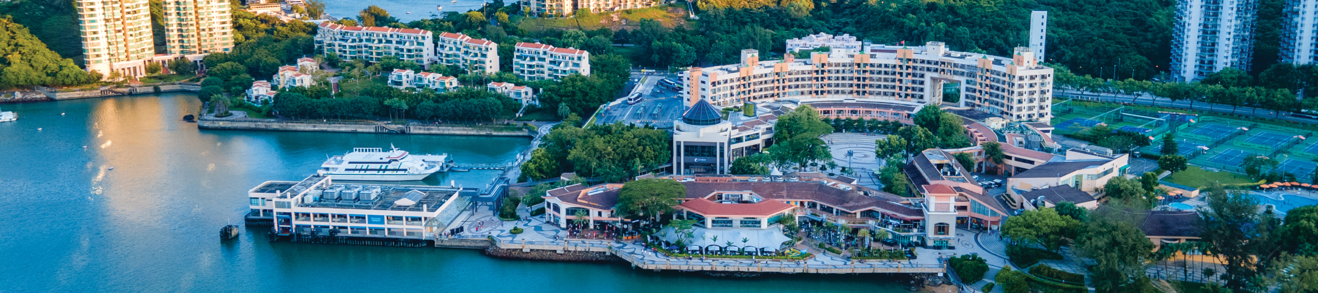 hero-explores-discovery-bay