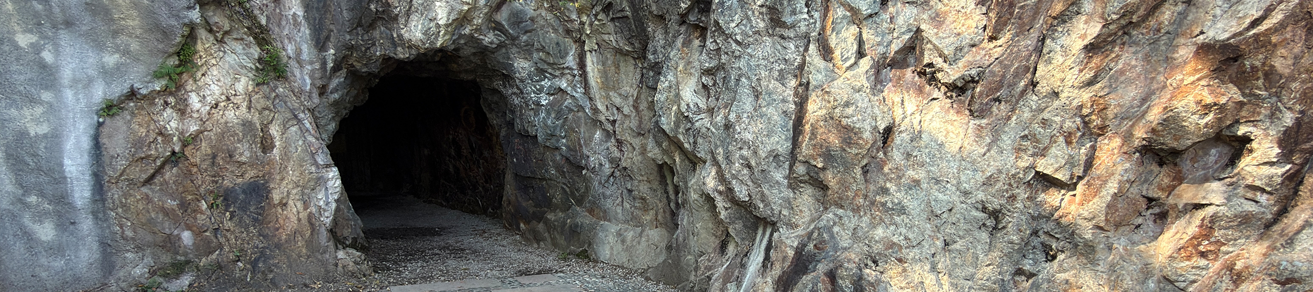 hero-explores-mui-wo-silver-mine-cave