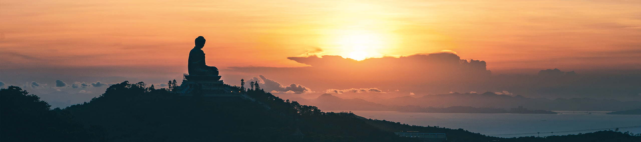 hero-explores-tai-o-tian-tan-buddha-statue